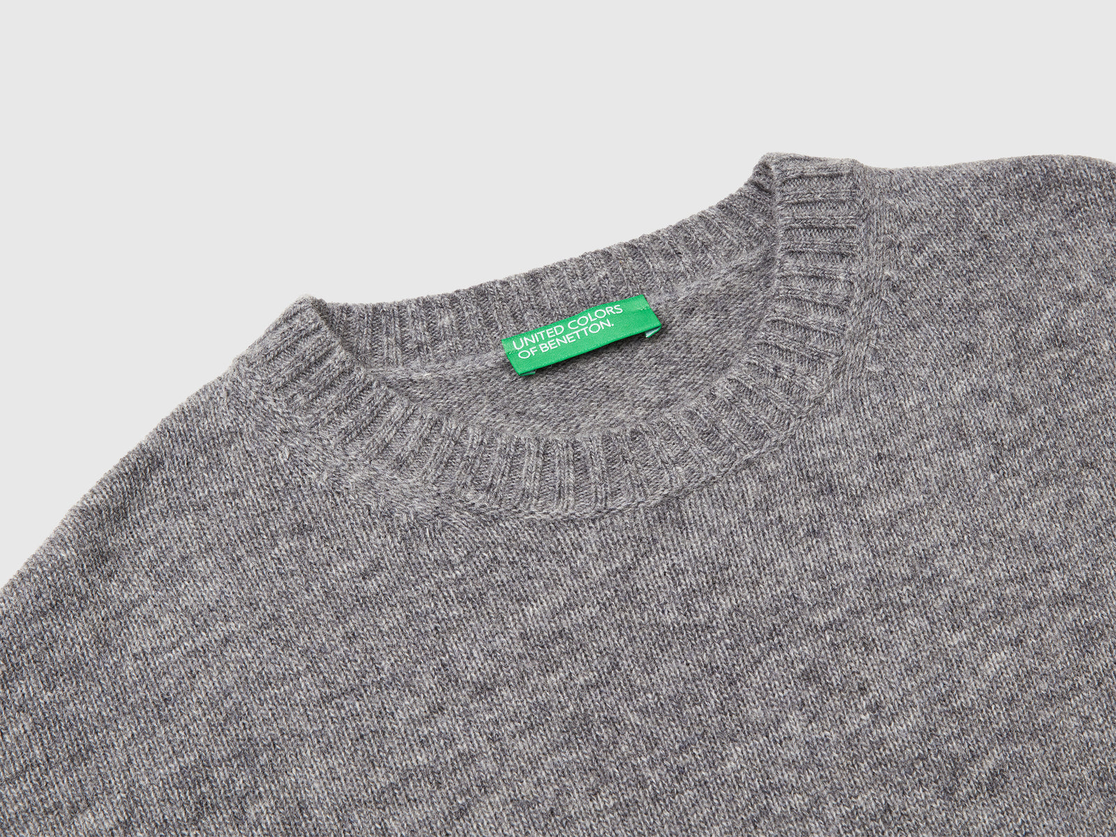 Maglia boxy fit in misto lana da donna grigio scuro 3 | Benetton Outlet