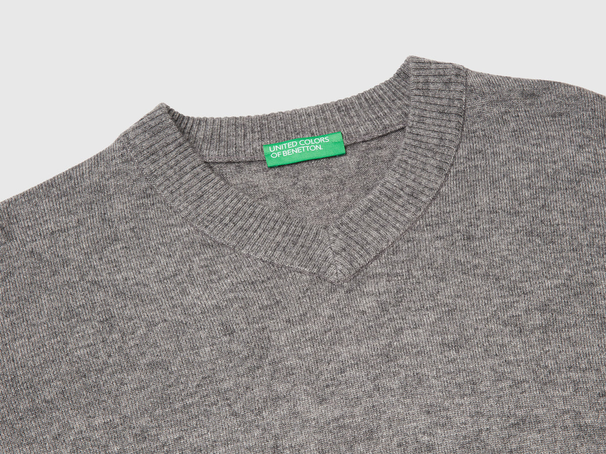 Maglione con scollo a V