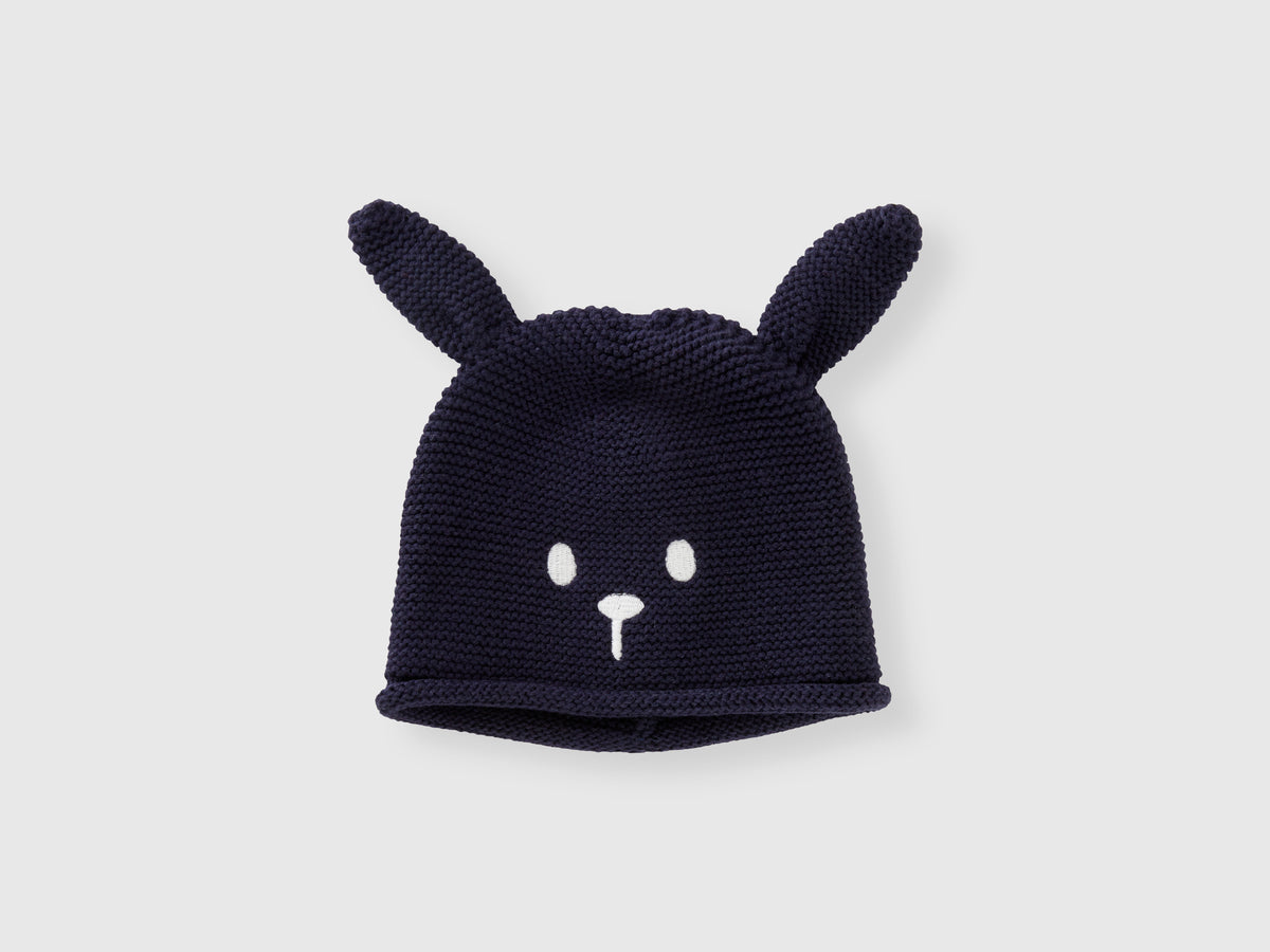 Cappellino crochet con applicazioni