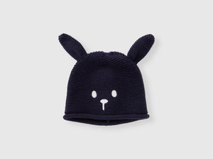 Cappellino crochet con applicazioni