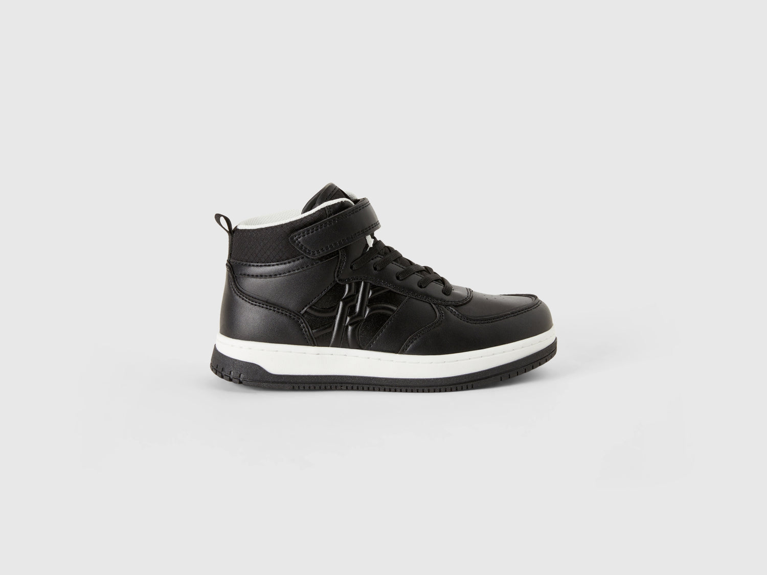 Sneakers alte con logo da bambino nero | Benetton Outlet
