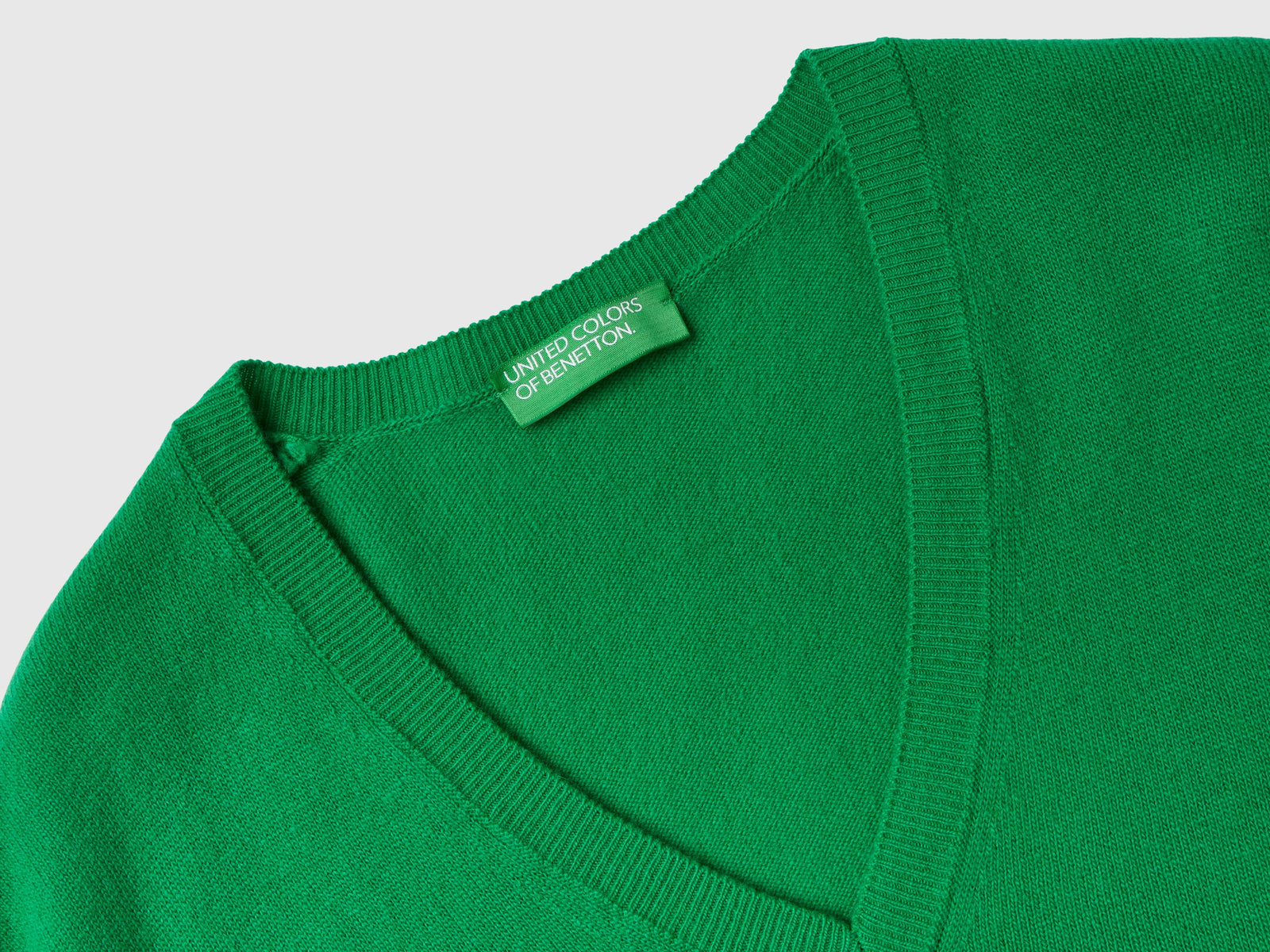 Maglia con scollo a V in pura lana Merino da donna verde 3 | Benetton Outlet