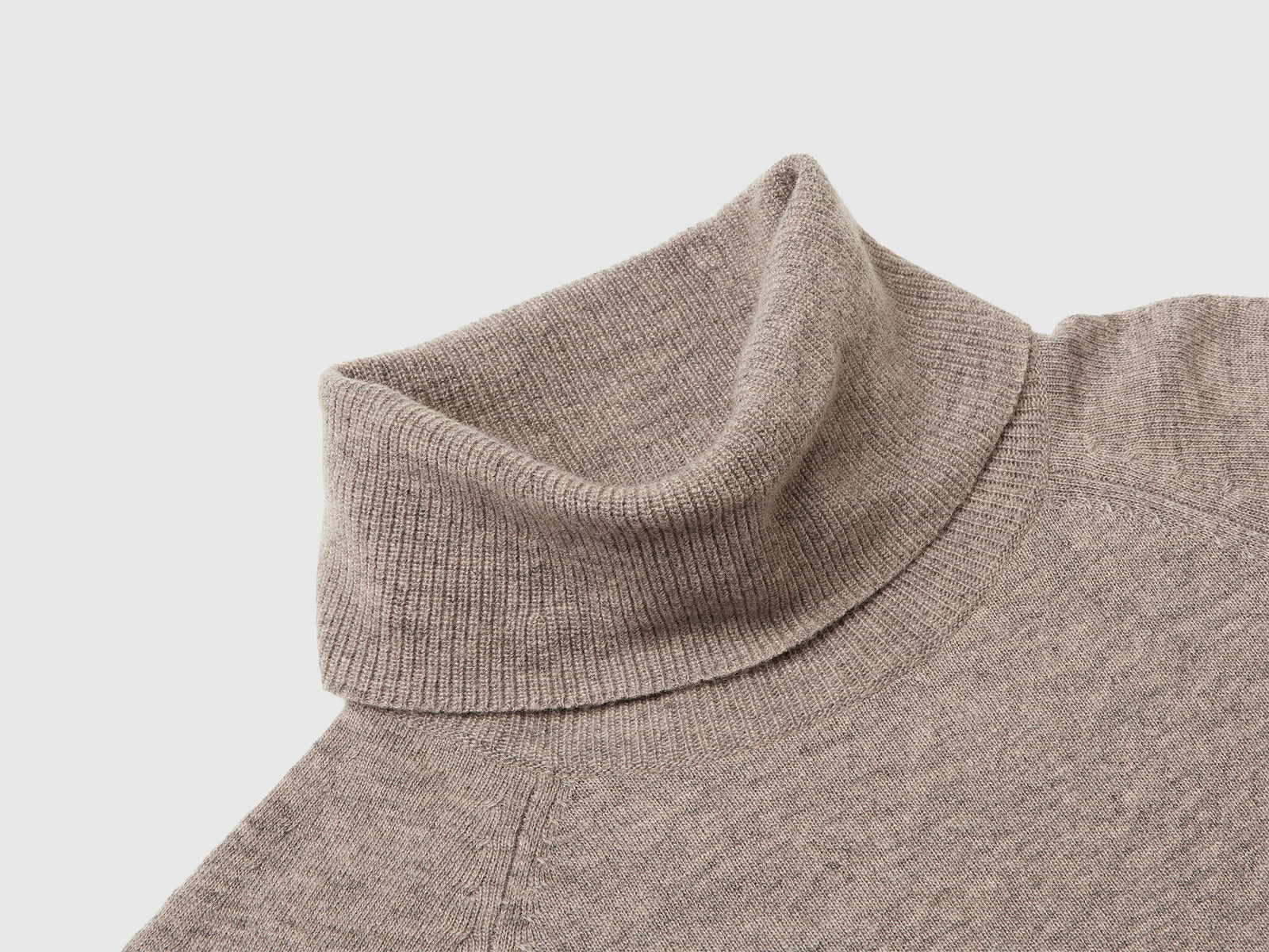 Maglione dolcevita in misto lana e cashmere da donna beige 3 | Benetton Outlet