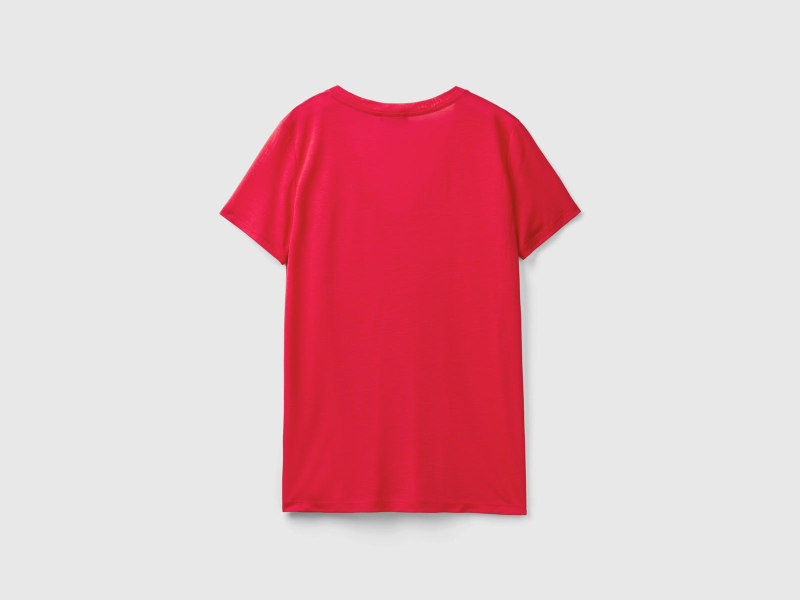 T-shirt scollo a V in viscosa da donna rosso 2 | Benetton Outlet