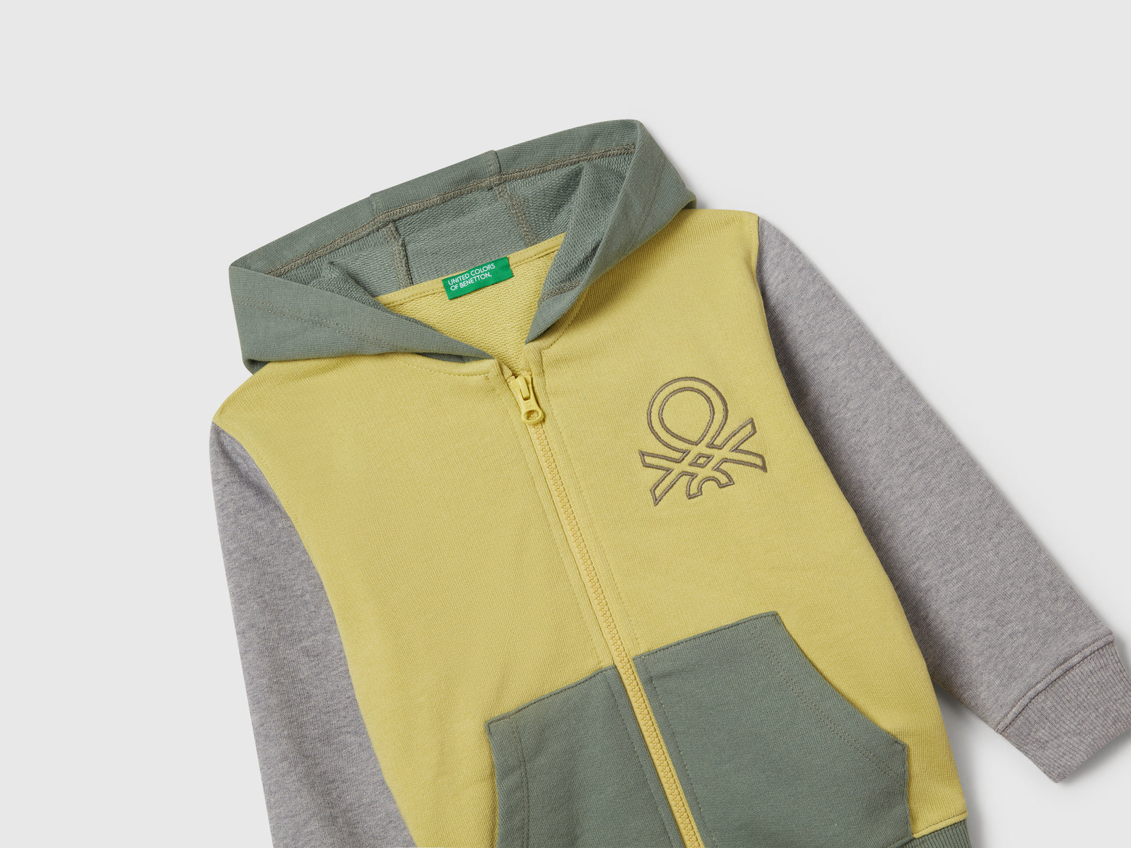 Felpa con cappuccio e ricamo da bimbo verde oliva 3 | Benetton Outlet