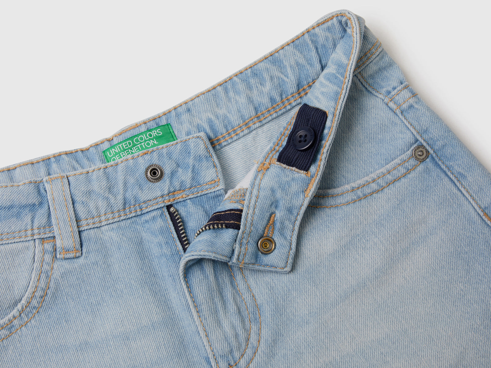 Shorts di jeans sfrangiati da bambina azzurro 3 | Benetton Outlet