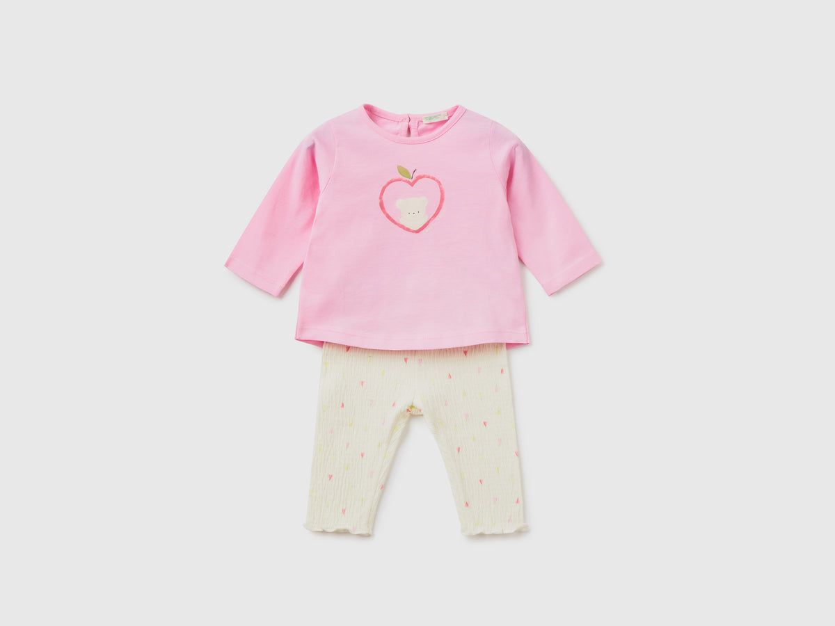 Completino coordinato composto da t-shirt e pantaloni lunghi