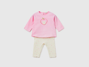 Completino coordinato composto da t-shirt e pantaloni lunghi