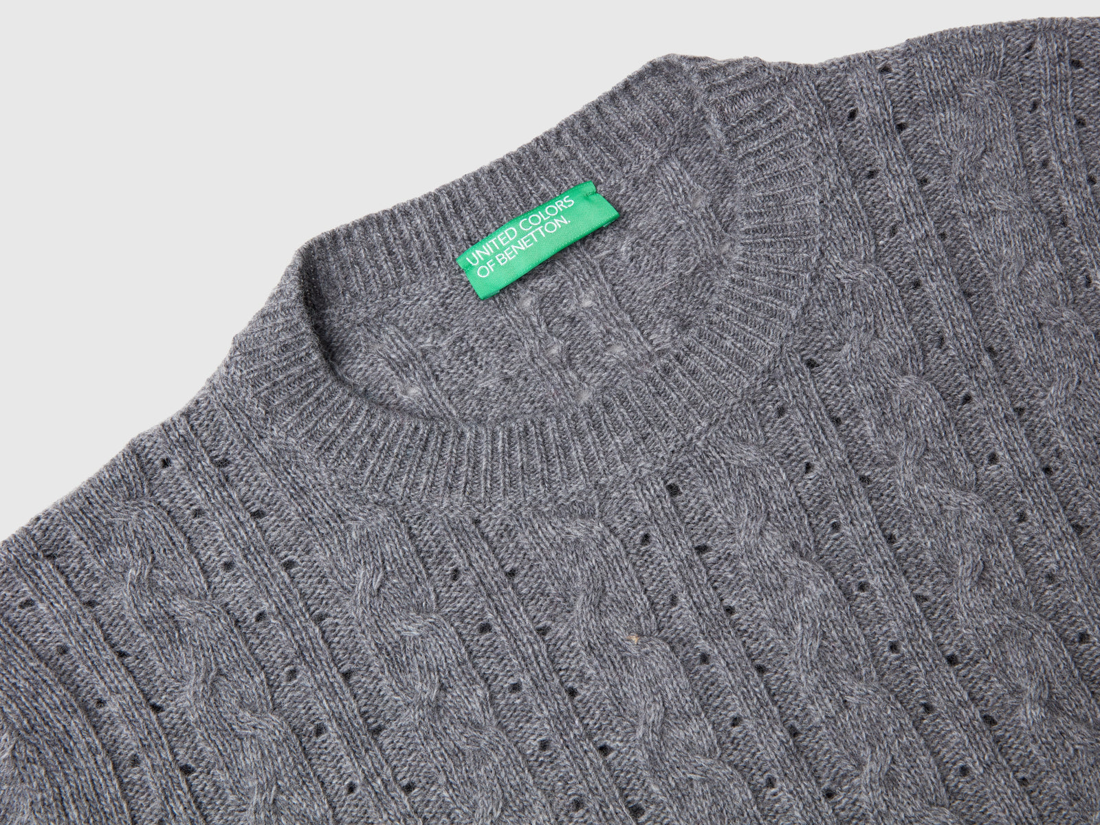 Cropped sweater with cable knit and openwork details da donna grigio scuro 3 | Benetton Outlet