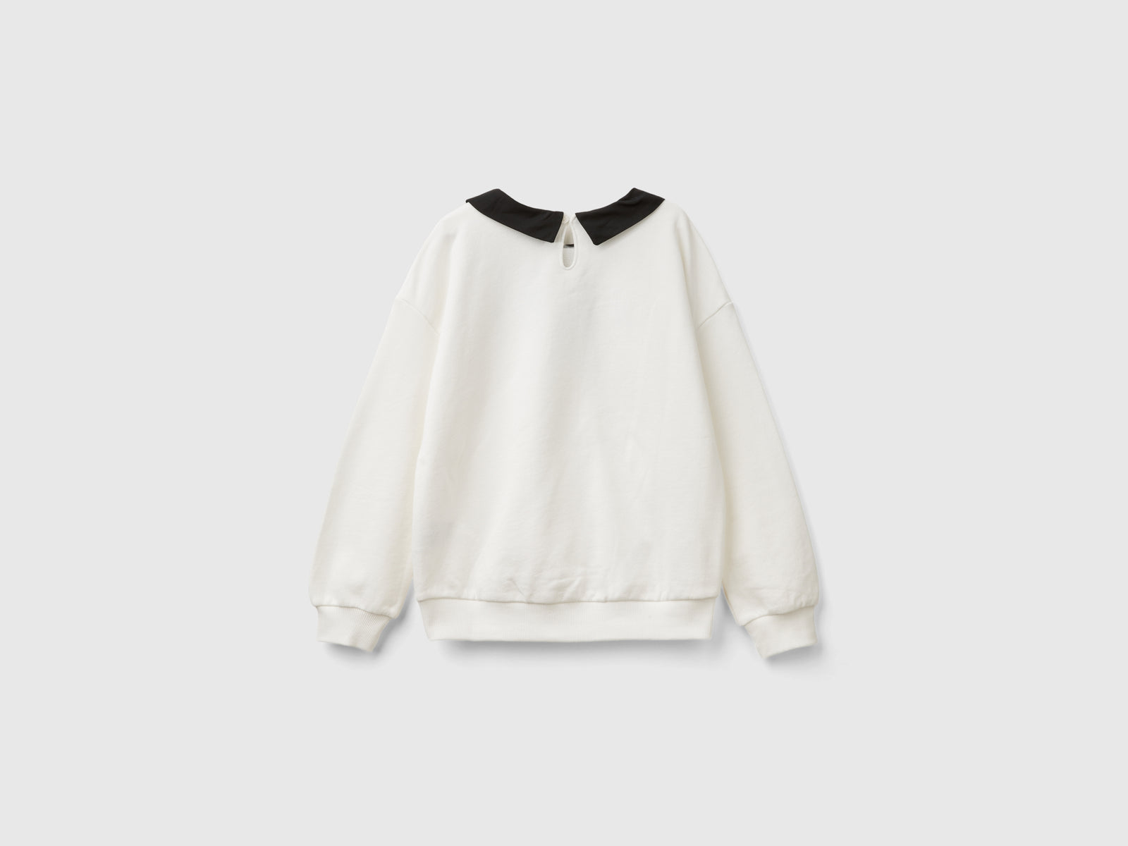 Felpa con colletto Mercoledì Addams da bambina bianco 2 | Benetton Outlet