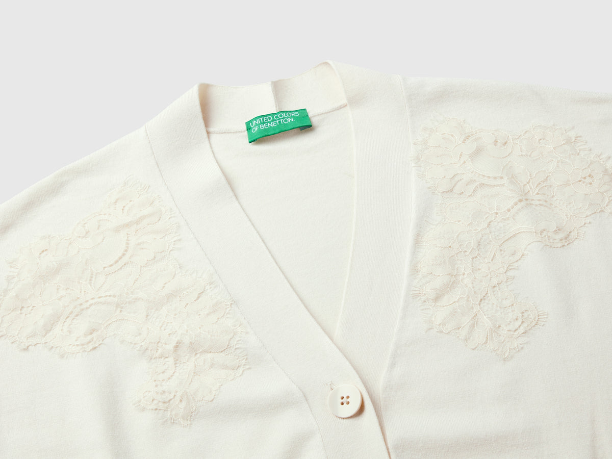 Cardigan fluido con pizzo