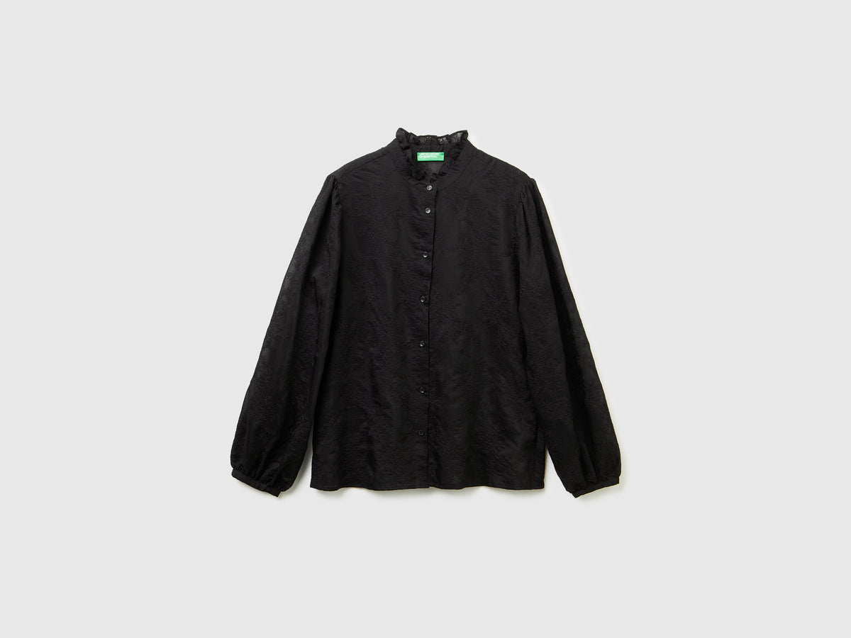 Blusa ricamata con collo rouches