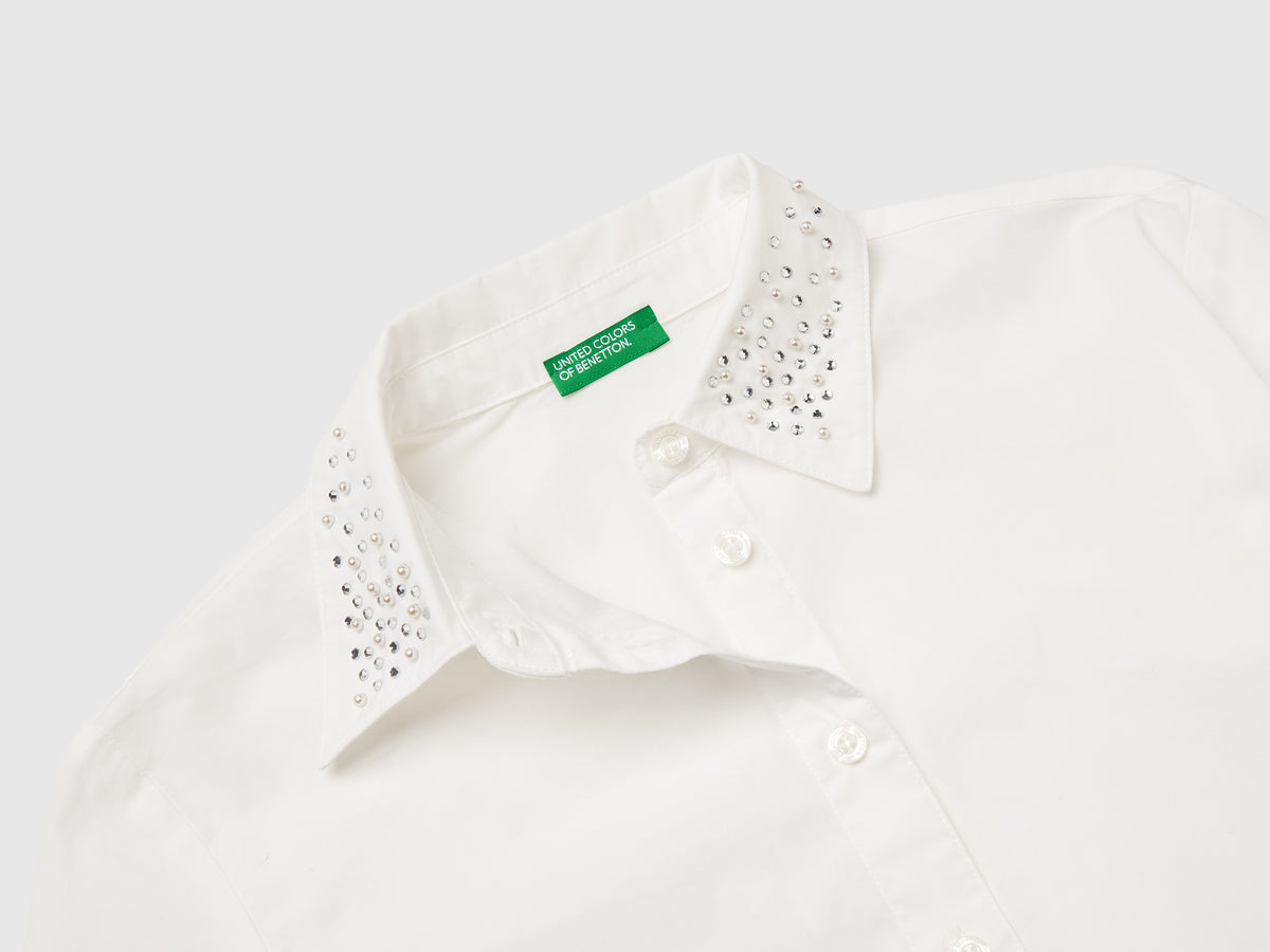 Camicia con applicazioni effetto gioiello