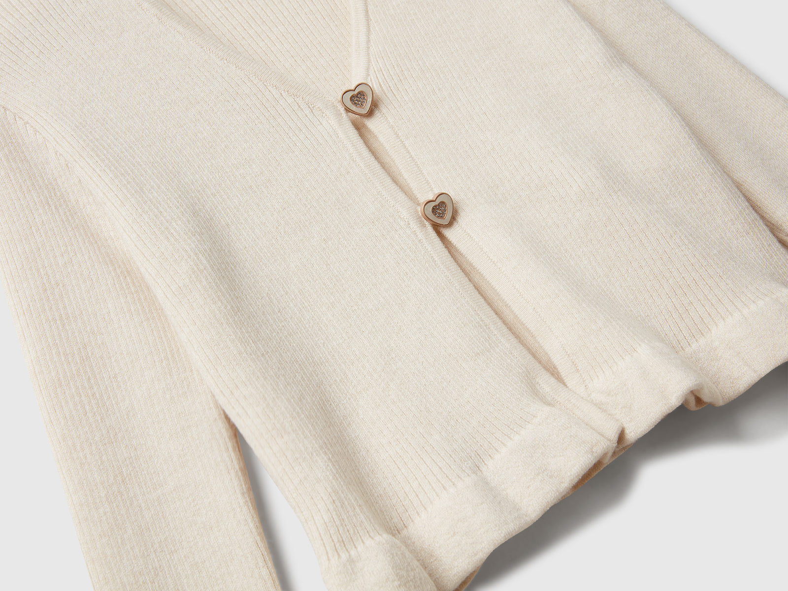 Cardigan con bottoni cuoricino da bambina bianco panna 3 | Benetton Outlet
