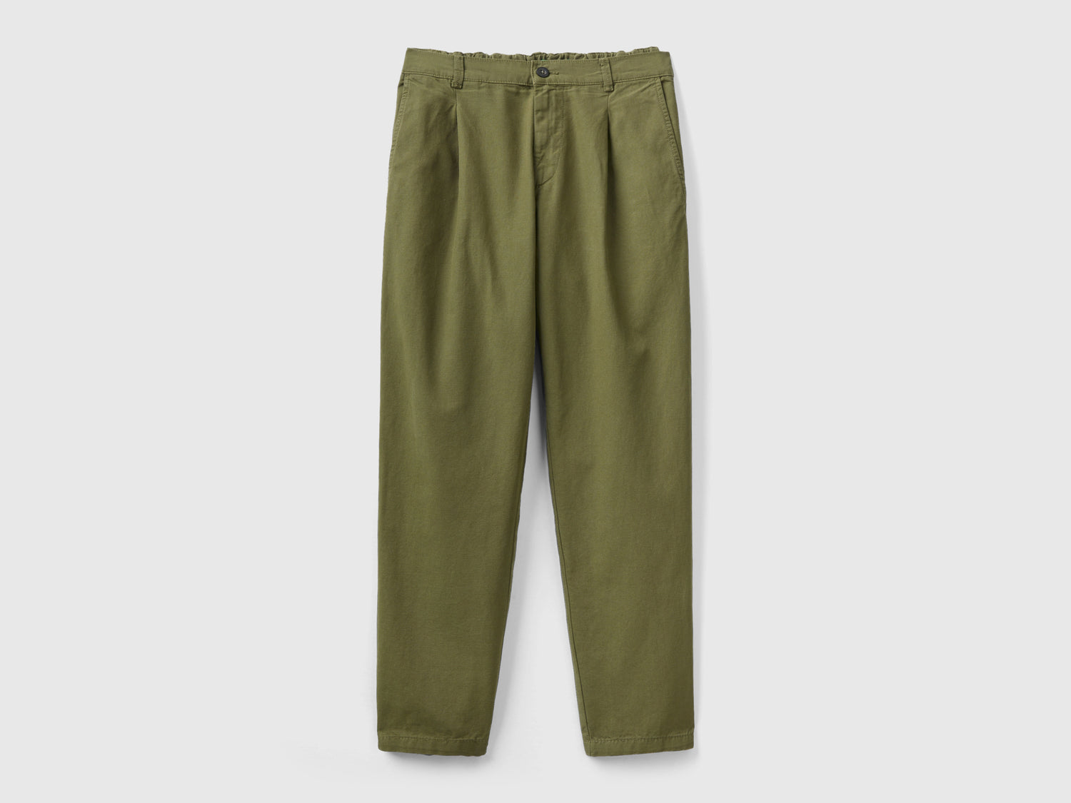 Chino carrot fit in cotone leggero da uomo verde militare | Benetton Outlet
