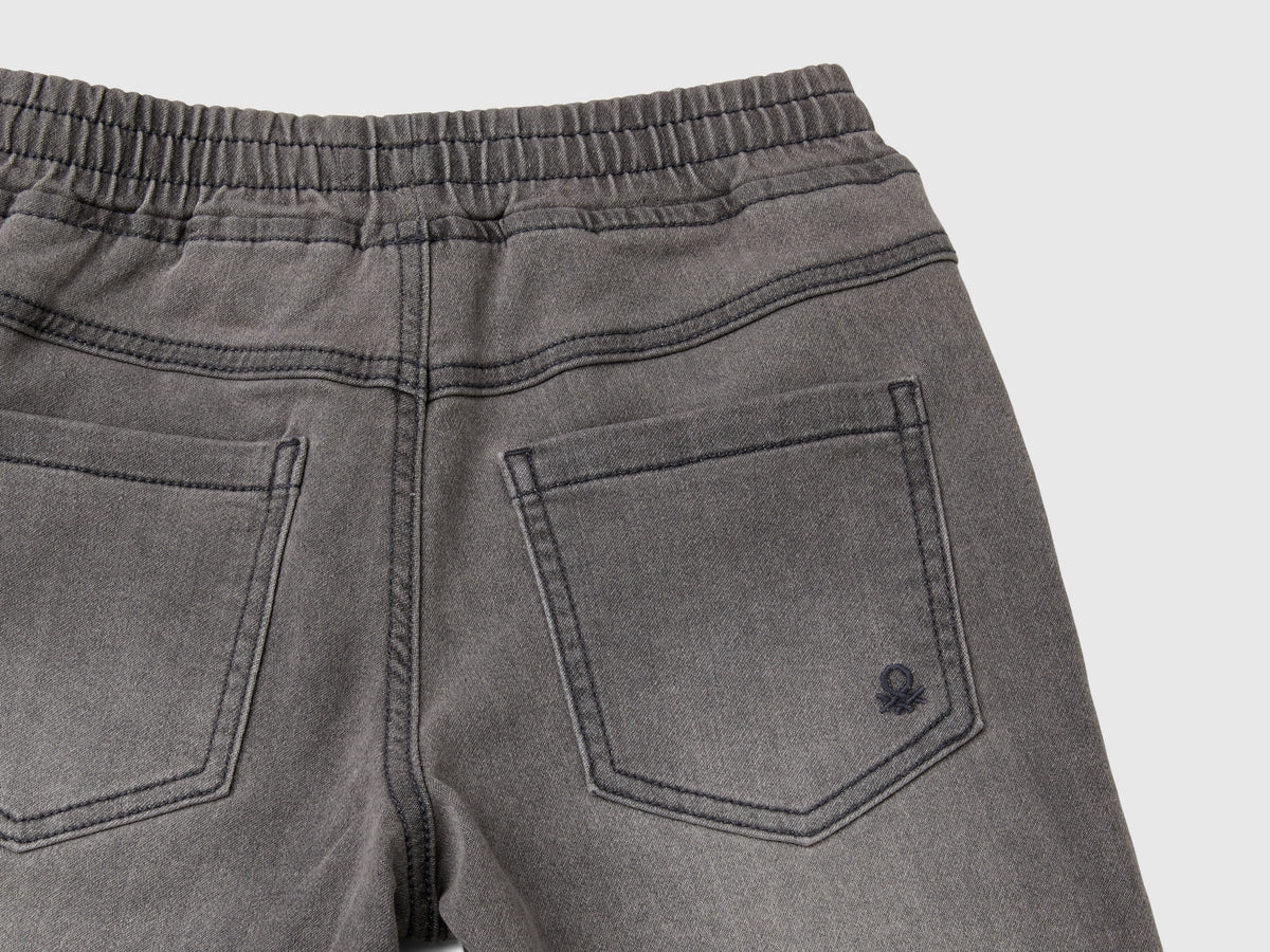 Joggers in denim