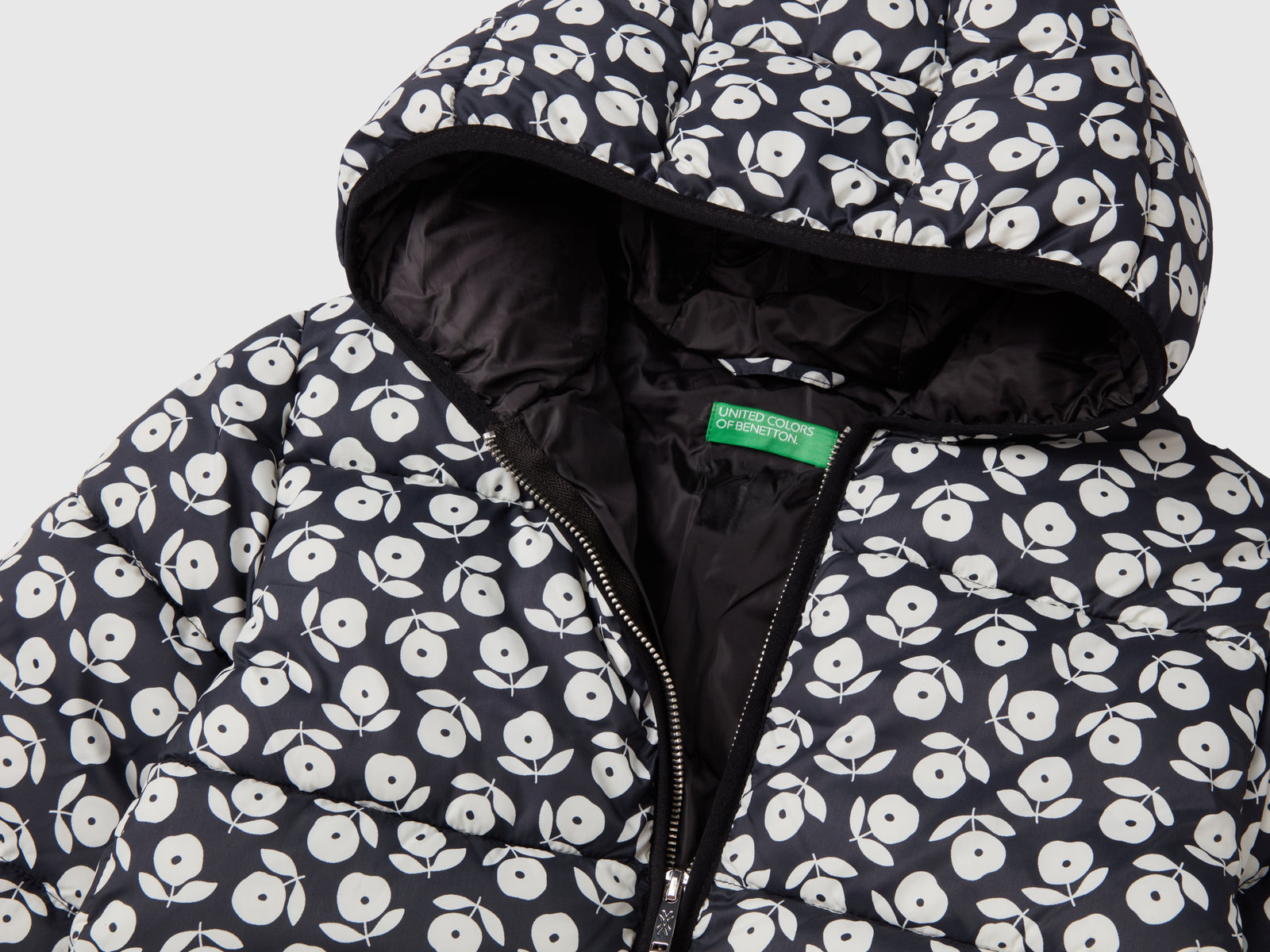Giubbotto over fit con stampa a fiori da bambina nero 3 | Benetton Outlet