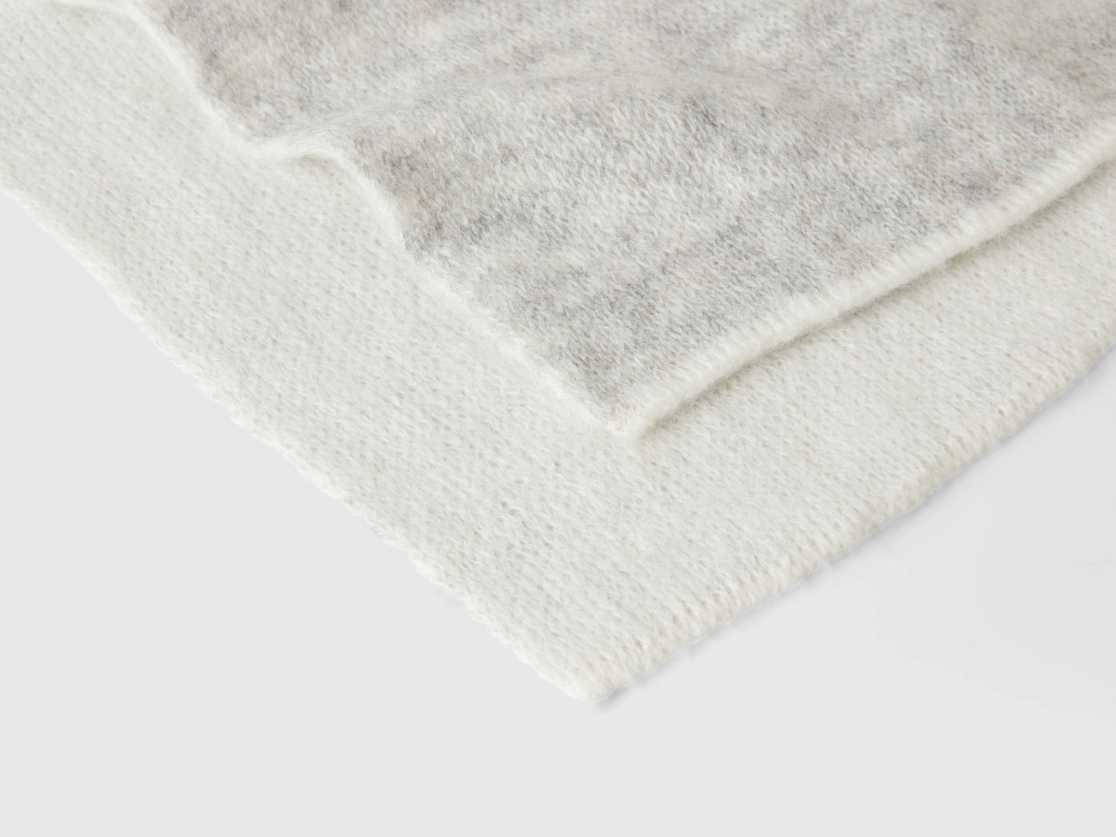 Sciarpa reversibile in maglia da bambina grigio chiaro 2 | Benetton Outlet