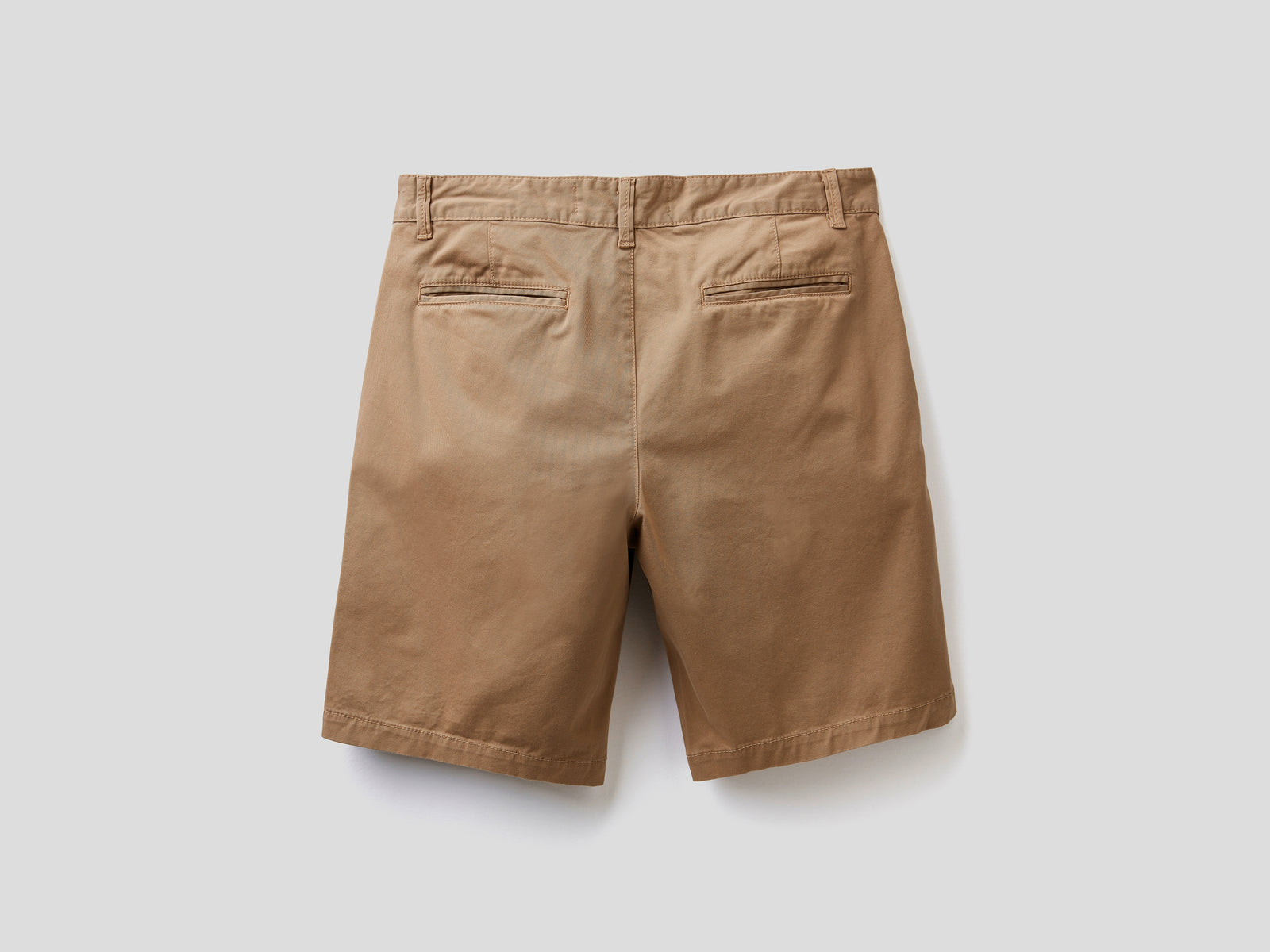 Bermuda chino in cotone stretch da uomo tortora 2 | Benetton Outlet