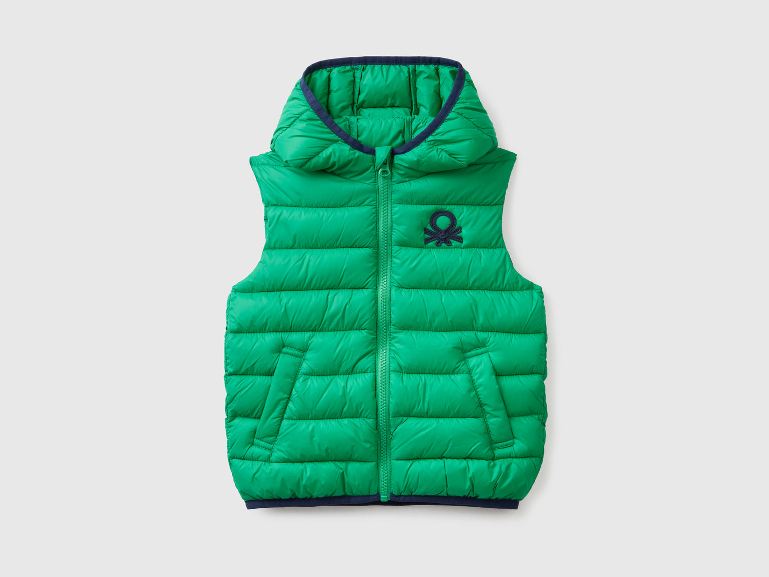 Gilet imbottito con cappuccio da bimbo verde | Benetton Outlet