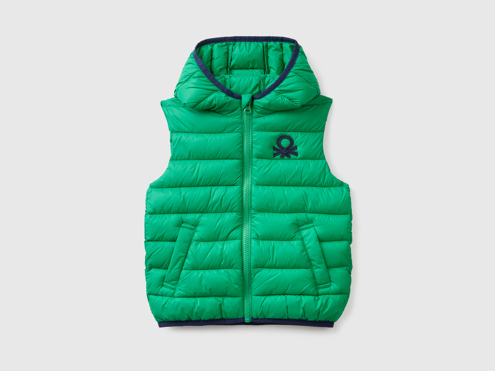 Gilet imbottito con cappuccio da bimbo verde | Benetton Outlet