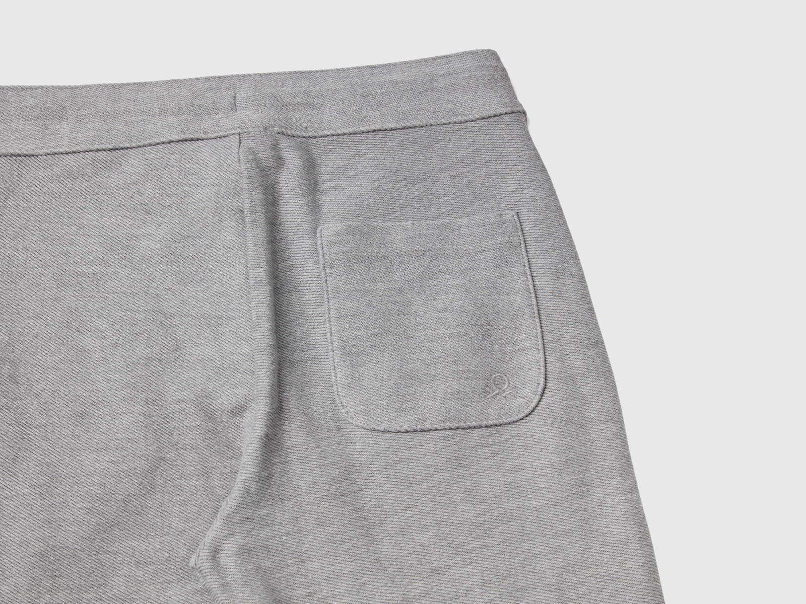 Pantaloni in felpa 100% cotone da bambino grigio chiaro 2 | Benetton Outlet
