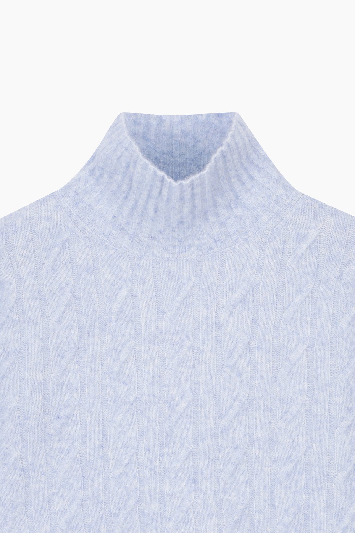 Maglia con trecce a collo alto