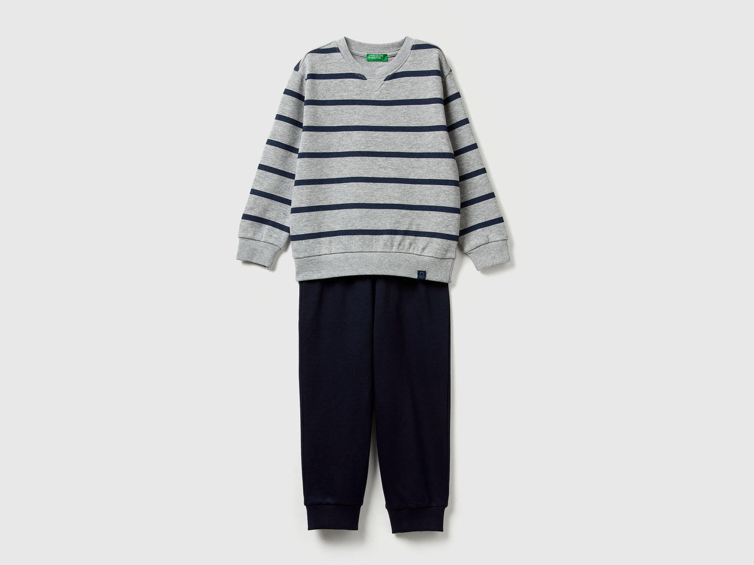 Completo con stampa a righe da bimbo grigio | Benetton Outlet