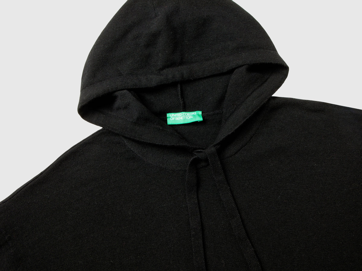 Cashmere blend sweater with hood
