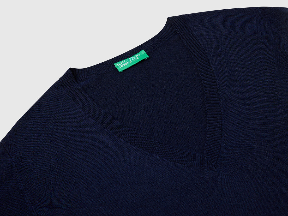Maglia con scollo a V in misto seta