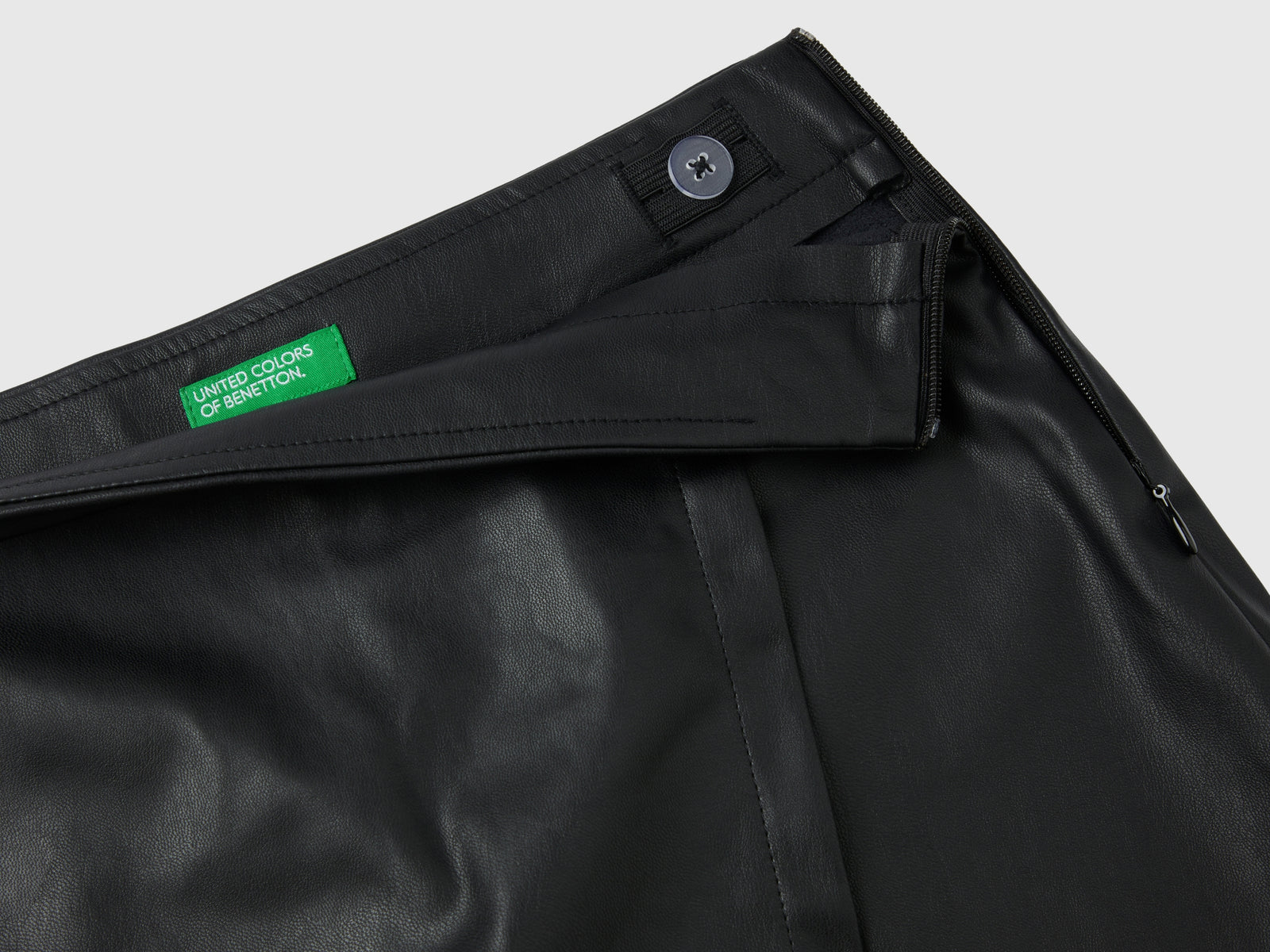 Pantaloni in tessuto spalmato da bambina nero 3 | Benetton Outlet