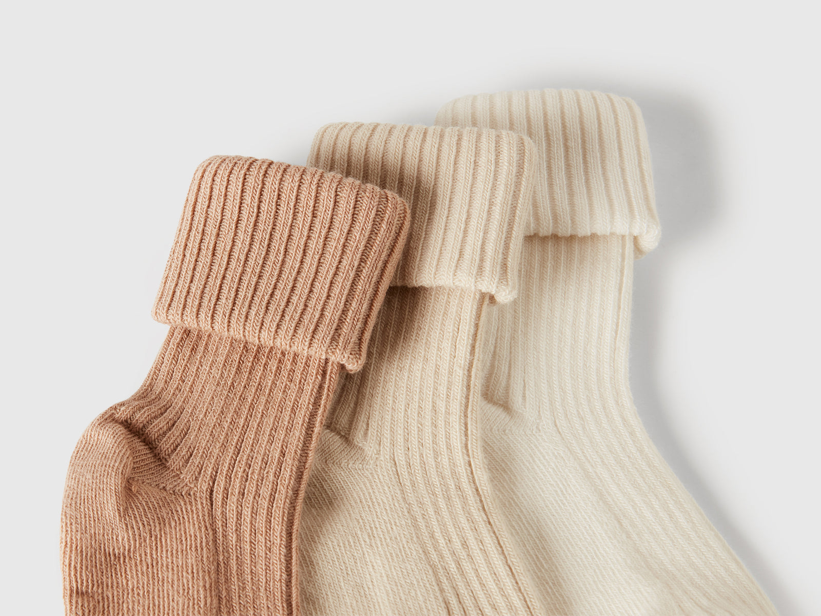 Tre paia di calzini a costine da neonato multi-color 2 | Benetton Outlet