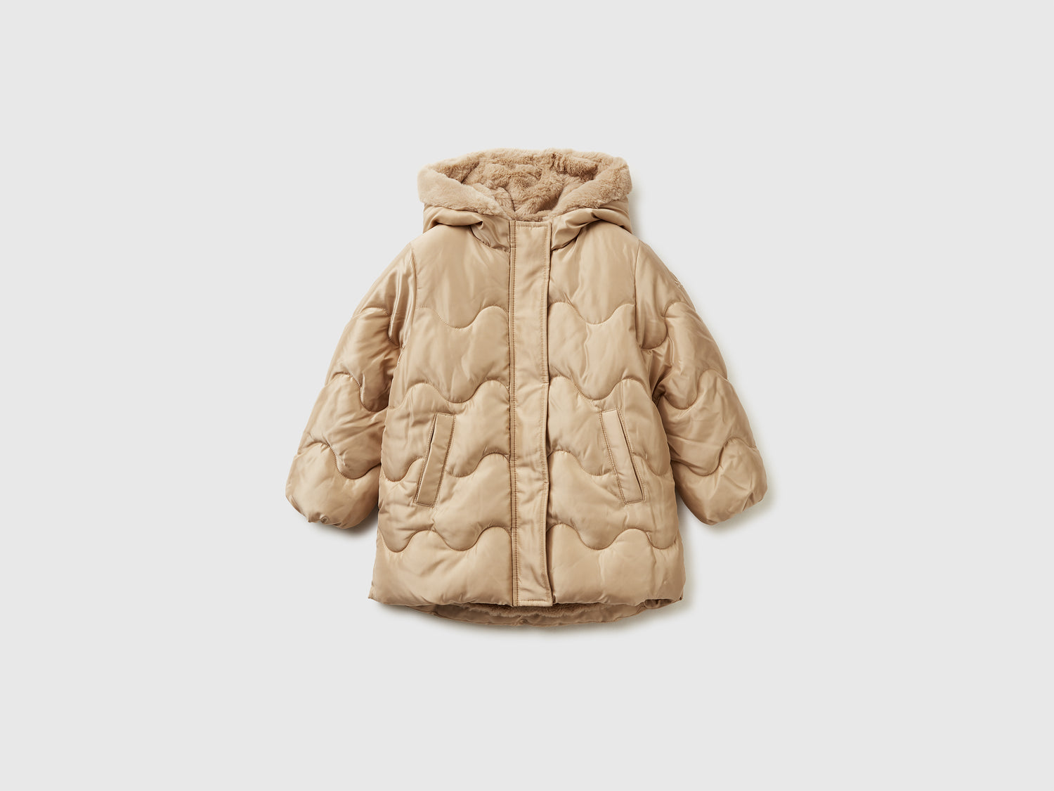 Giubbotto in nylon lucido da bimba beige | Benetton Outlet