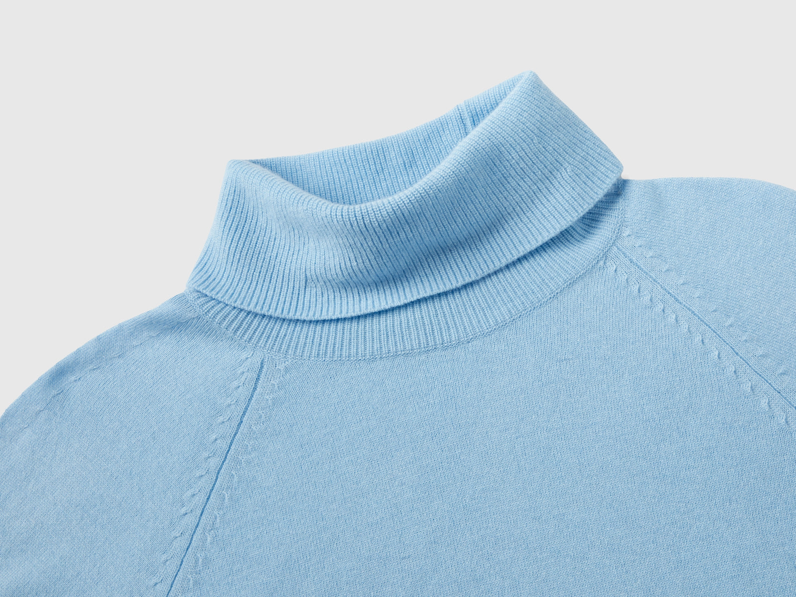 Maglione dolcevita in misto lana e cashmere da donna azzurro 9 | Benetton Outlet