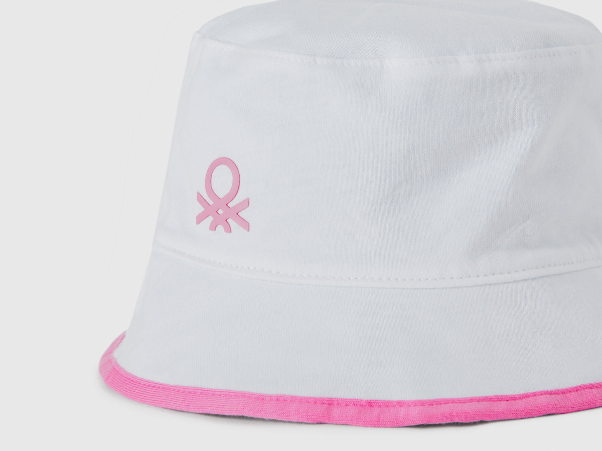 Cappello reversibile con stampa ciliegie