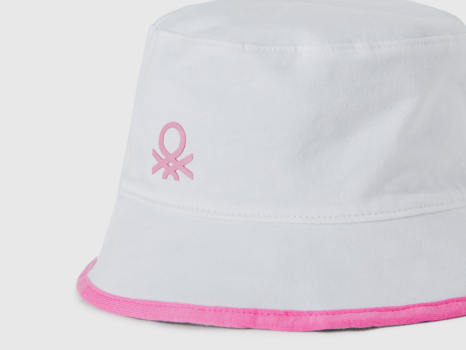 Cappello reversibile con stampa ciliegie da bimbo bianco 3 | Benetton Outlet