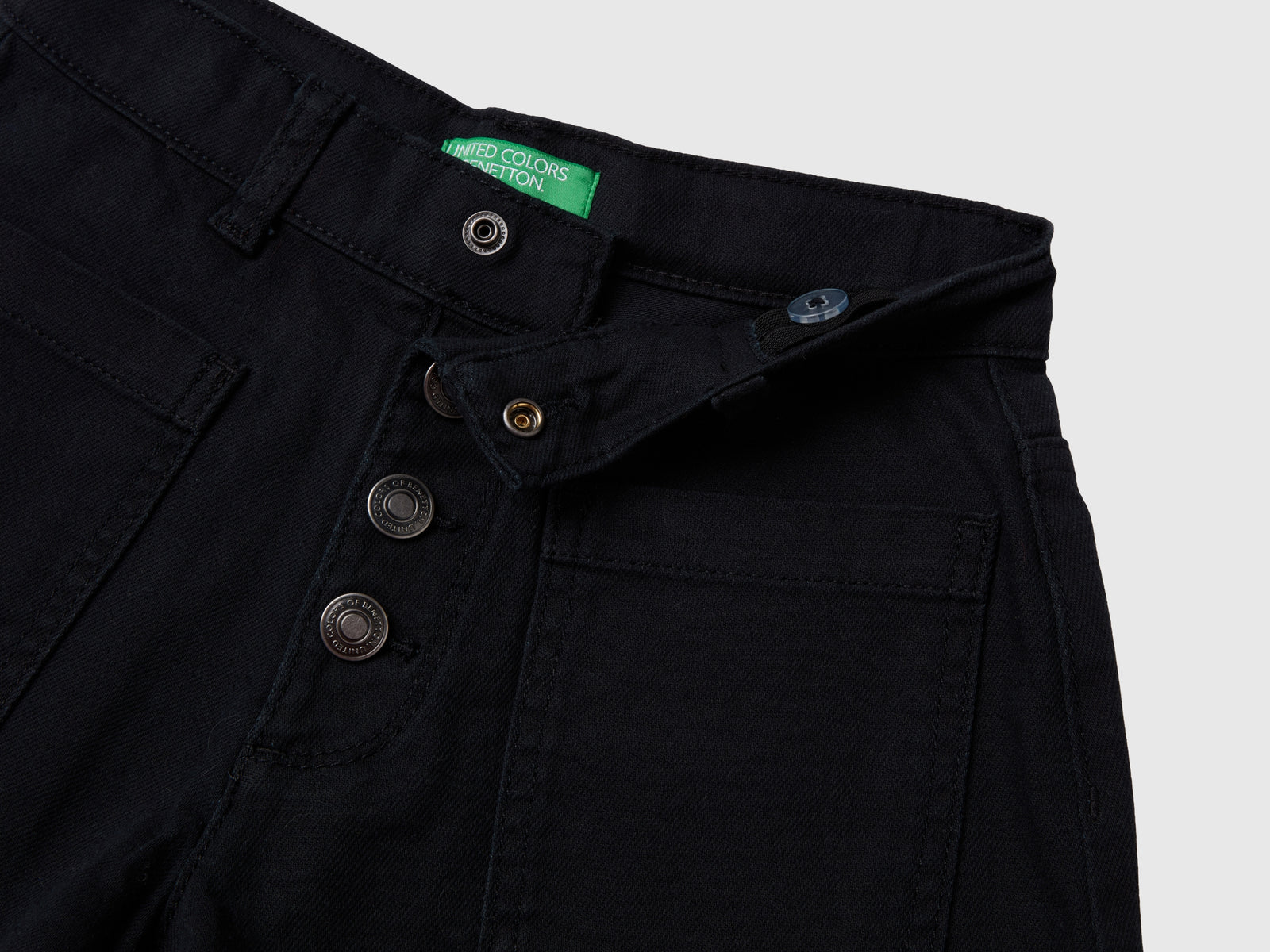 Shorts in cotone stretch da bambina nero 3 | Benetton Outlet