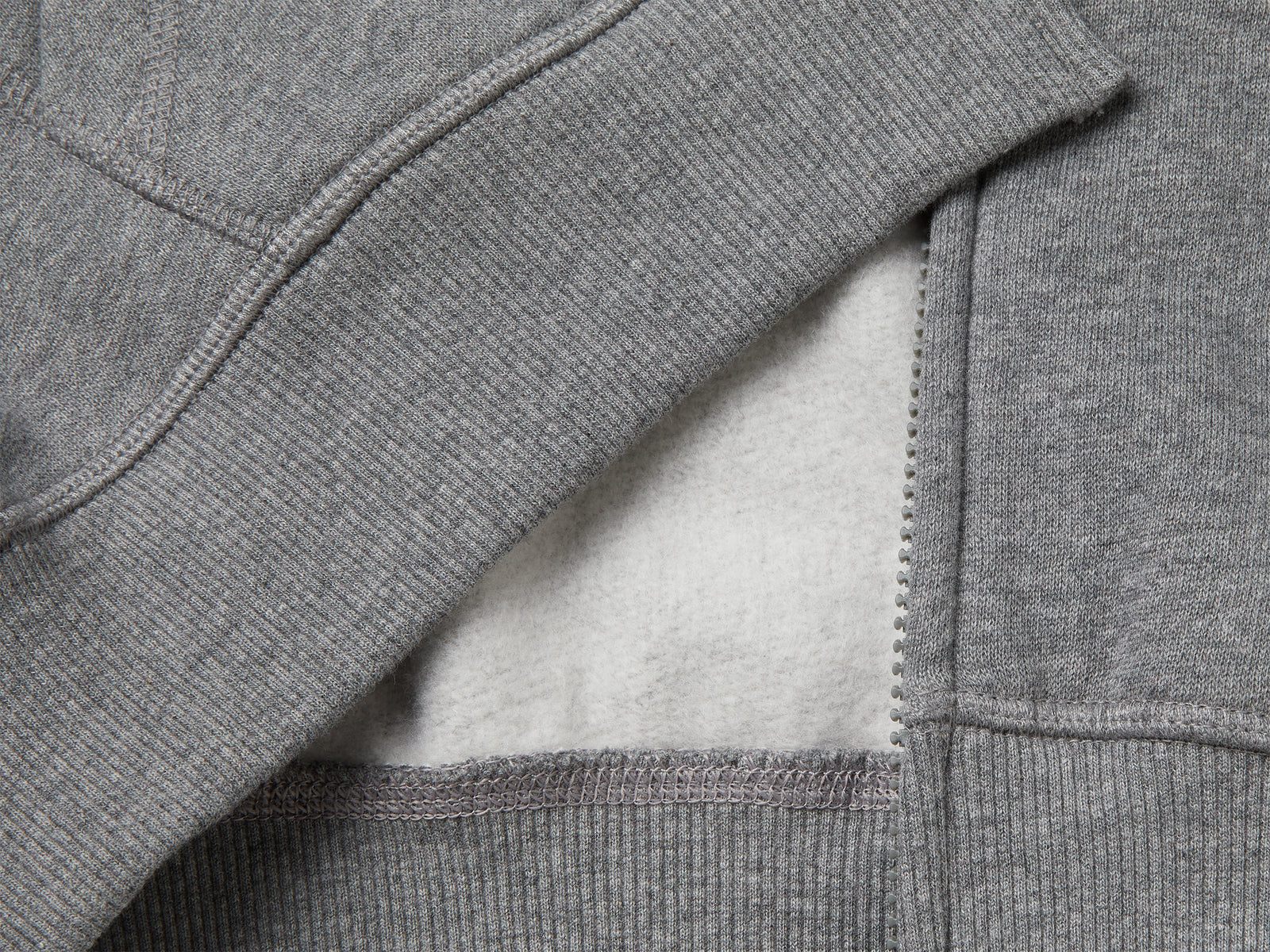 Calda felpa con cappuccio da bambino grigio scuro 3 | Benetton Outlet