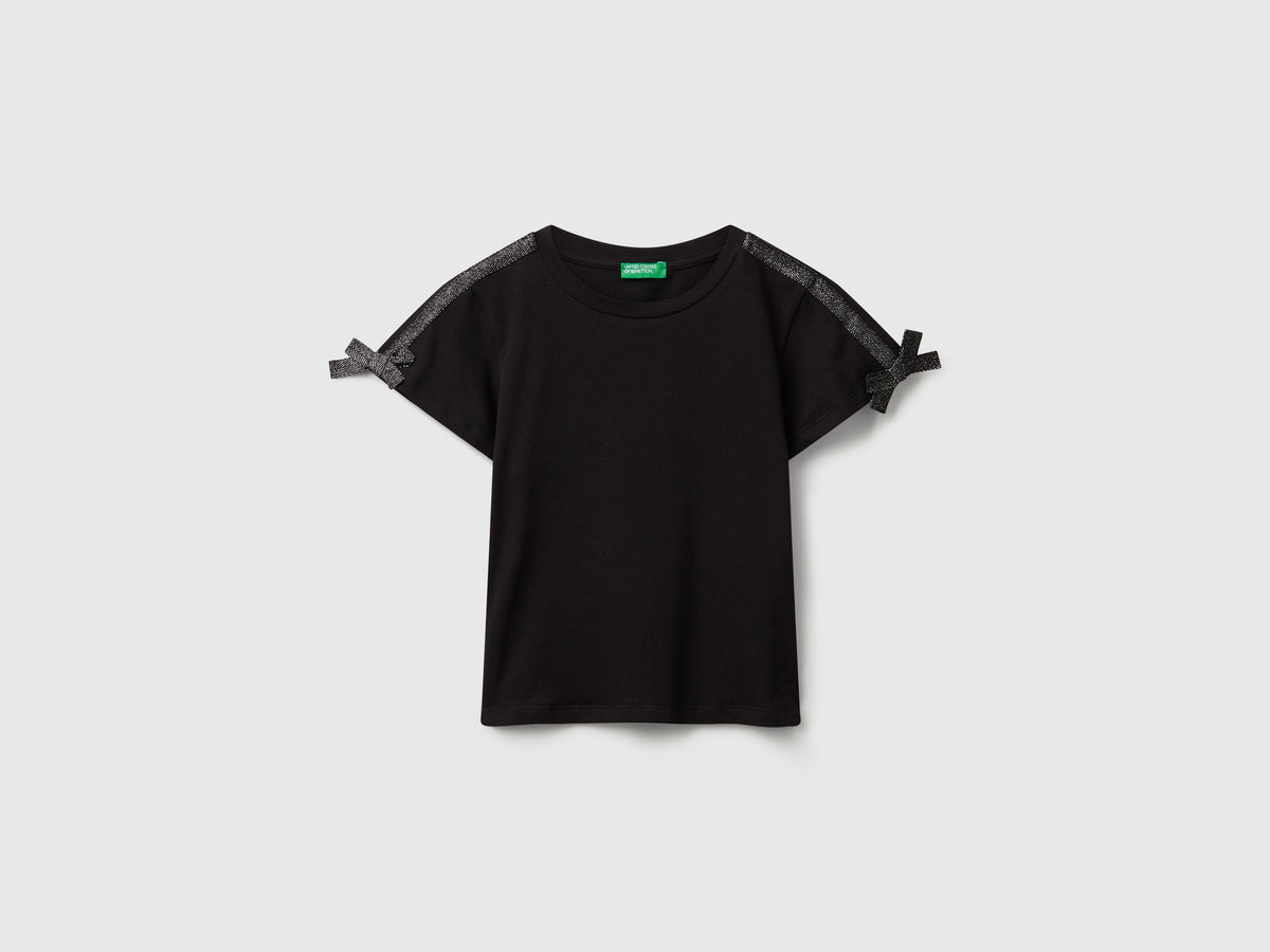 T-shirt con fiocchetti