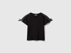 T-shirt con fiocchetti