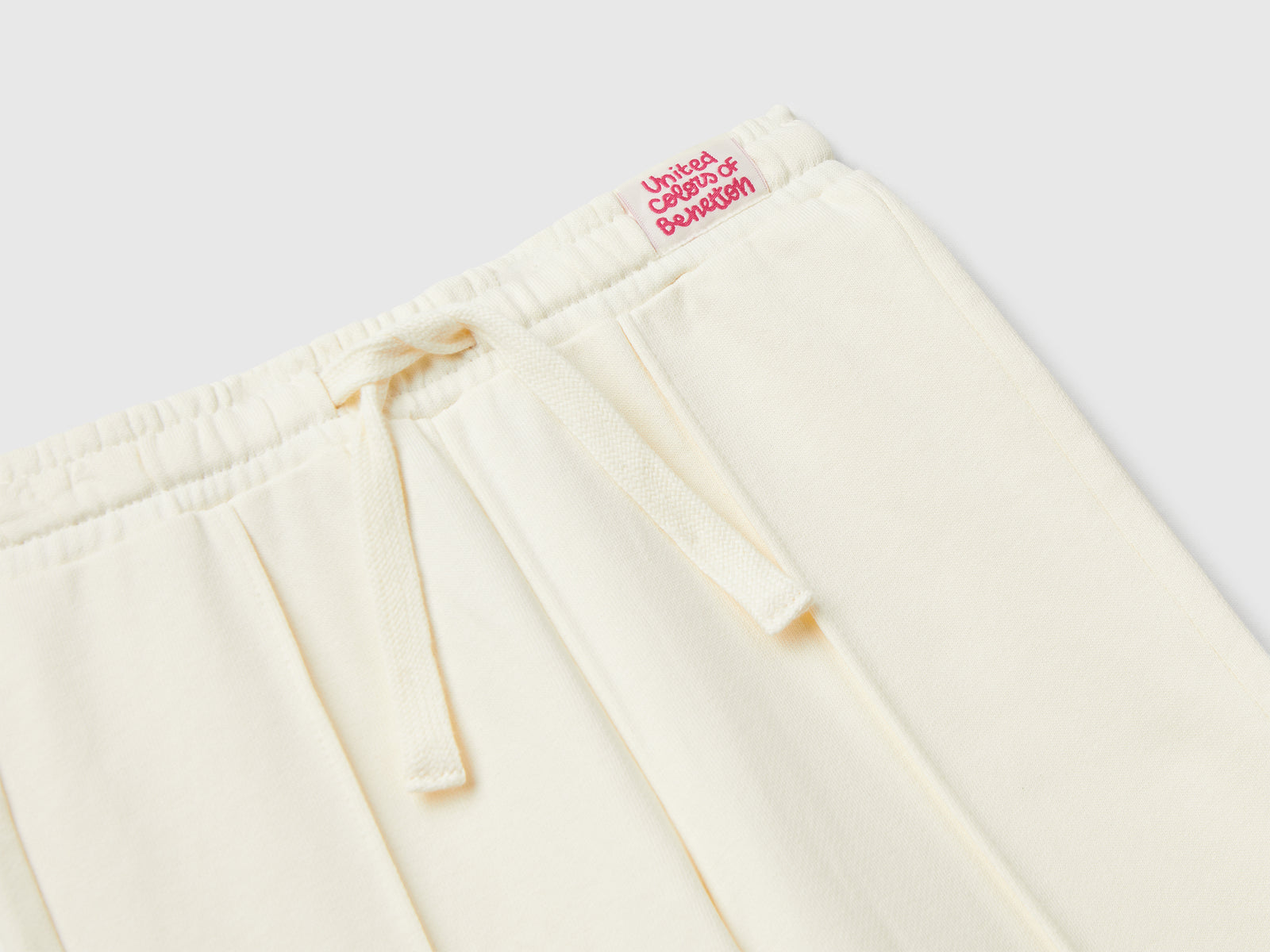 Pantaloni in felpa wide fit da bimba bianco panna 3 | Benetton Outlet