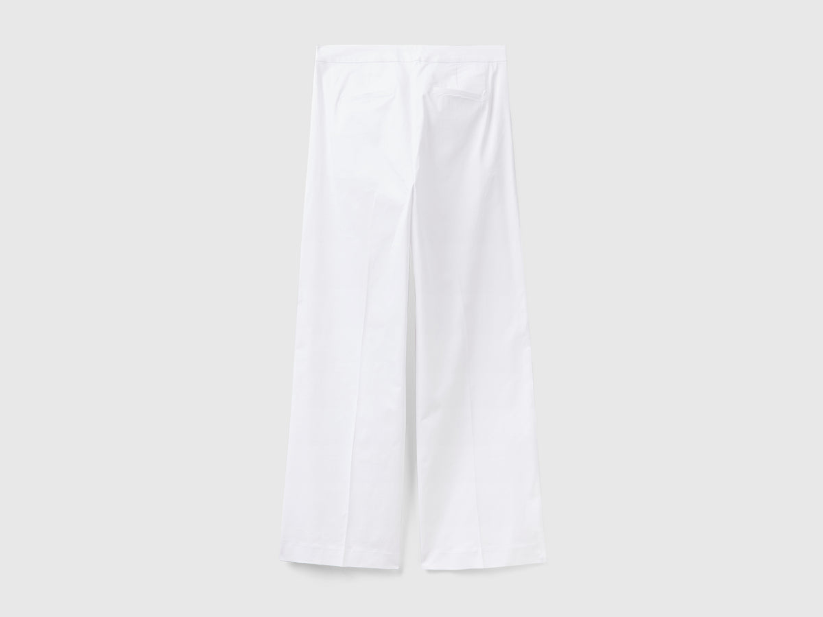 Pantaloni lunghi dal taglio maschile in cotone leggero elasticizzato