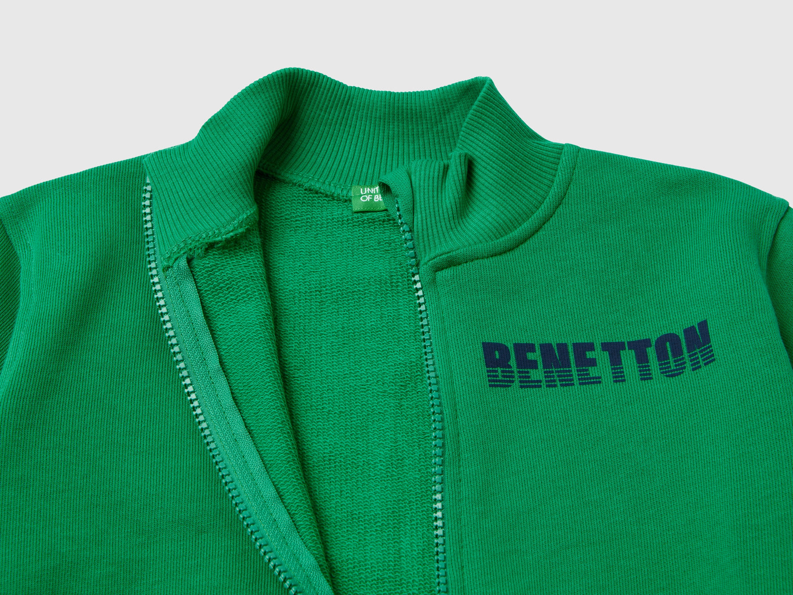 Felpa in cotone bio con zip da bimbo verde 2 | Benetton Outlet