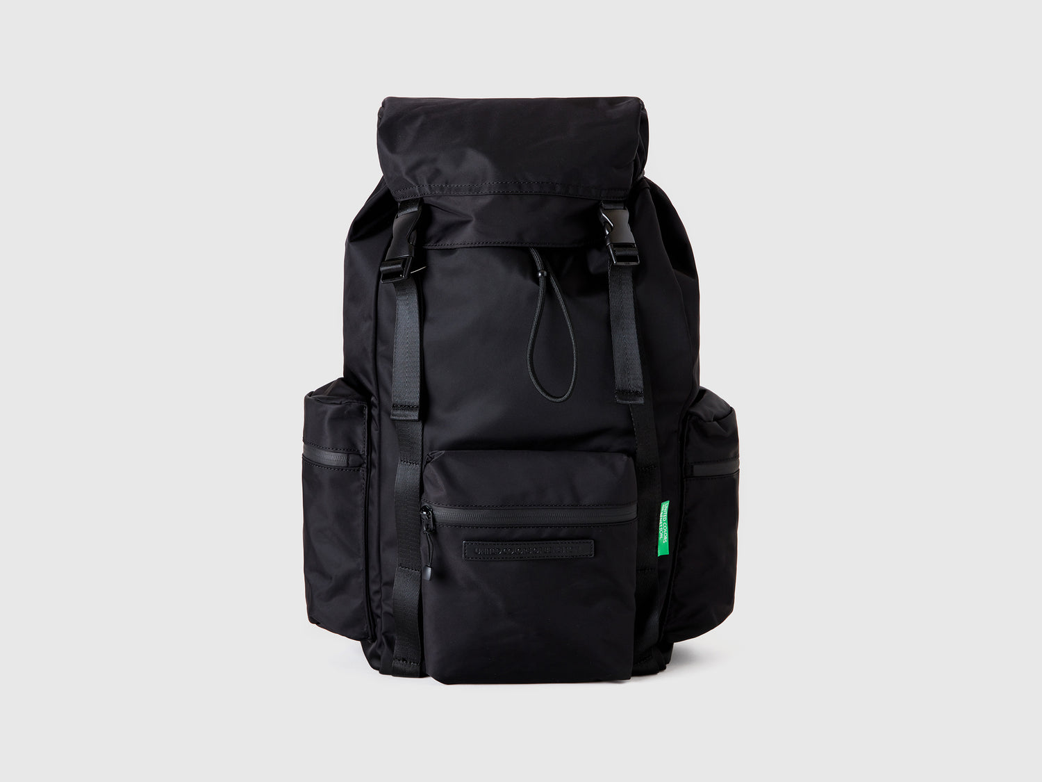 Zaino multitasche in nylon da uomo nero | Benetton Outlet