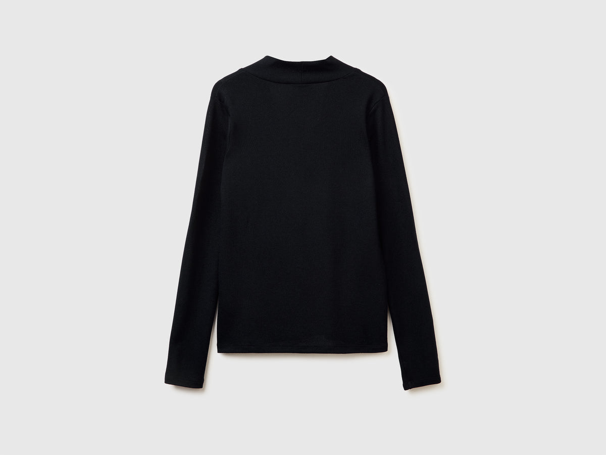 T-shirt in crêpe con scollo a V