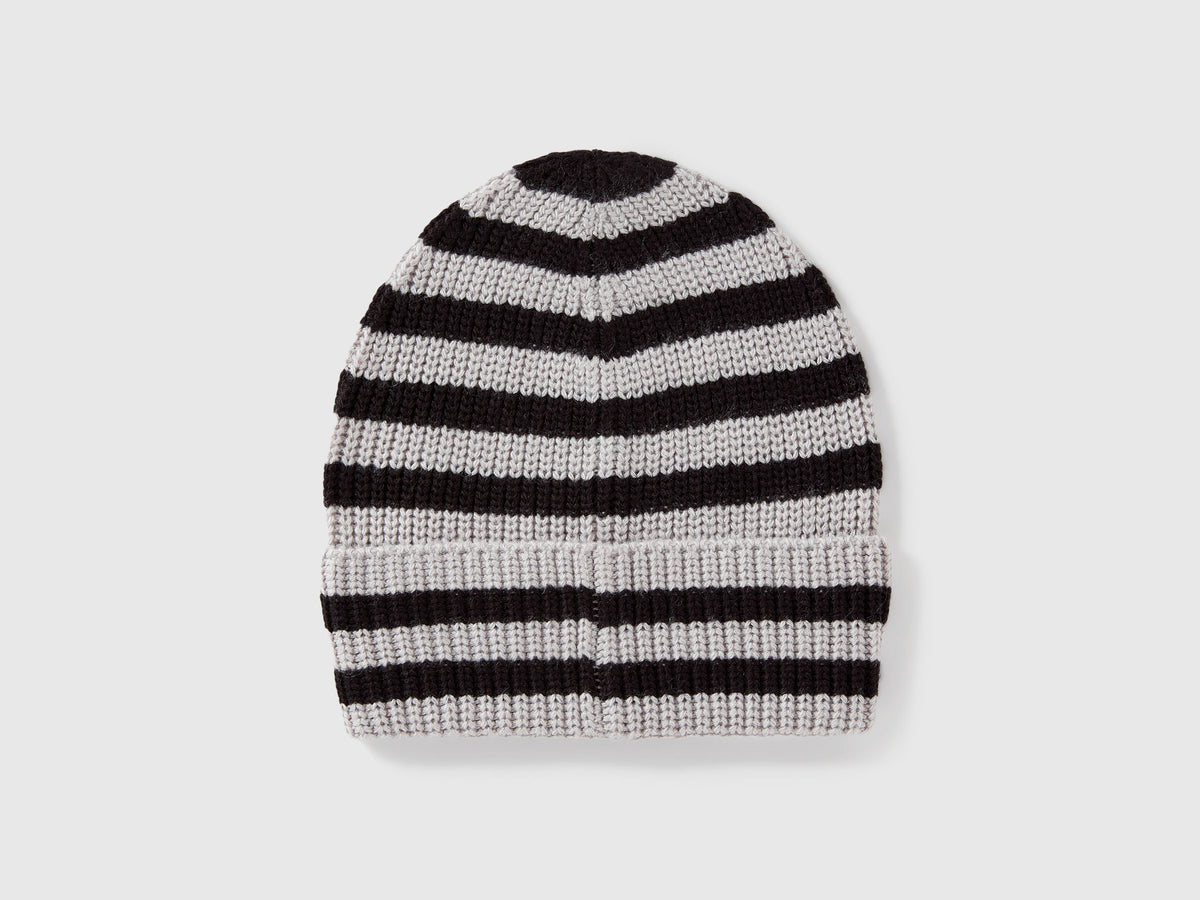 Cappellino in maglia a righe