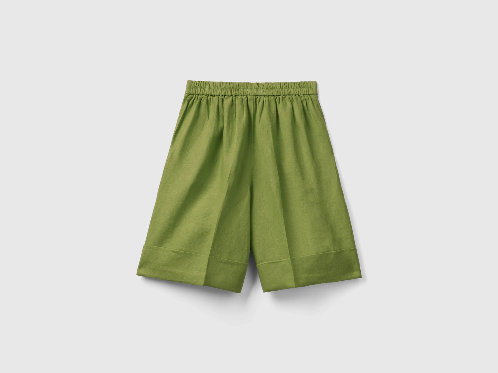 Pantaloni corti modello bermuda in puro lino da donna verde 2 | Benetton Outlet