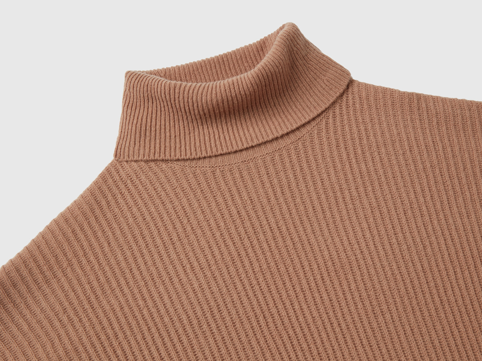 Dolcevita con collo ampio da donna cammello 3 | Benetton Outlet