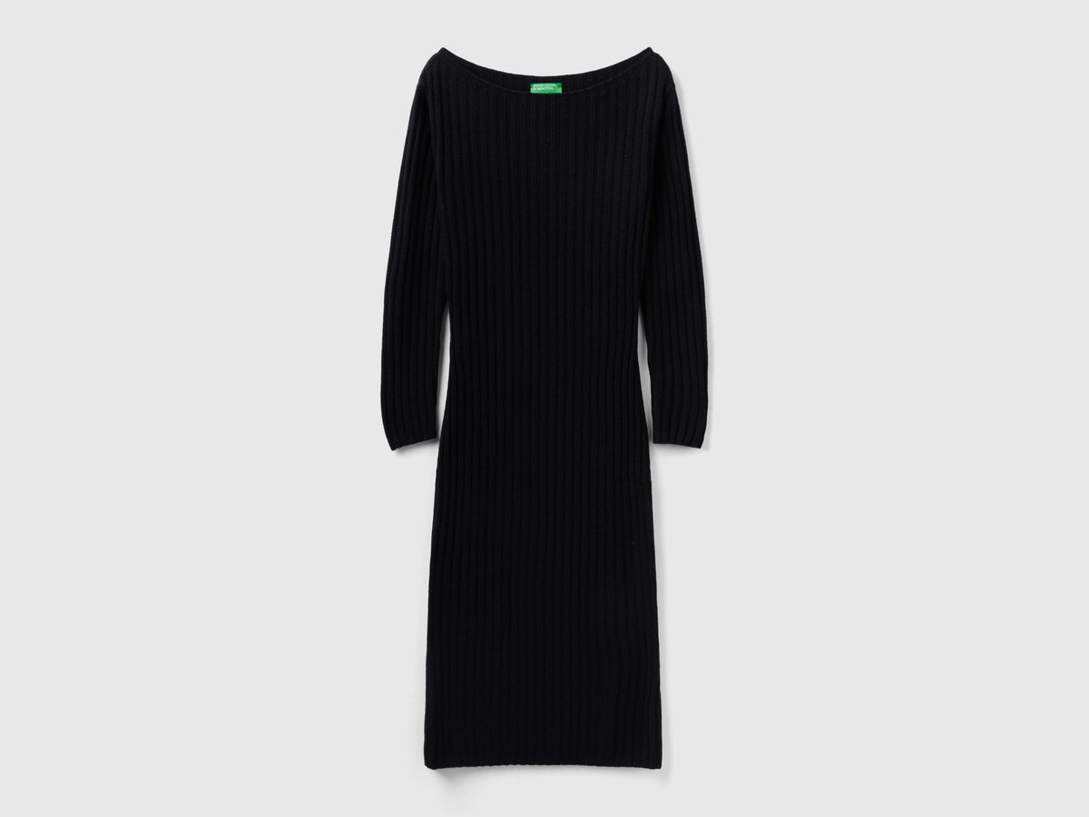 Abito in maglia con scollo a barchetta