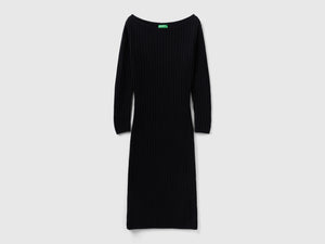 Abito in maglia con scollo a barchetta